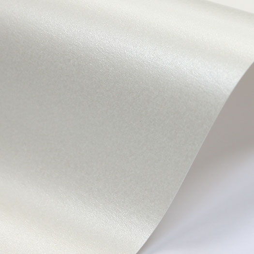 Картон дизайнерский с перламутром 250 гр, "Белый сатин", 33х35 см, Италия, DK-3058 в магазине Арт-Леди